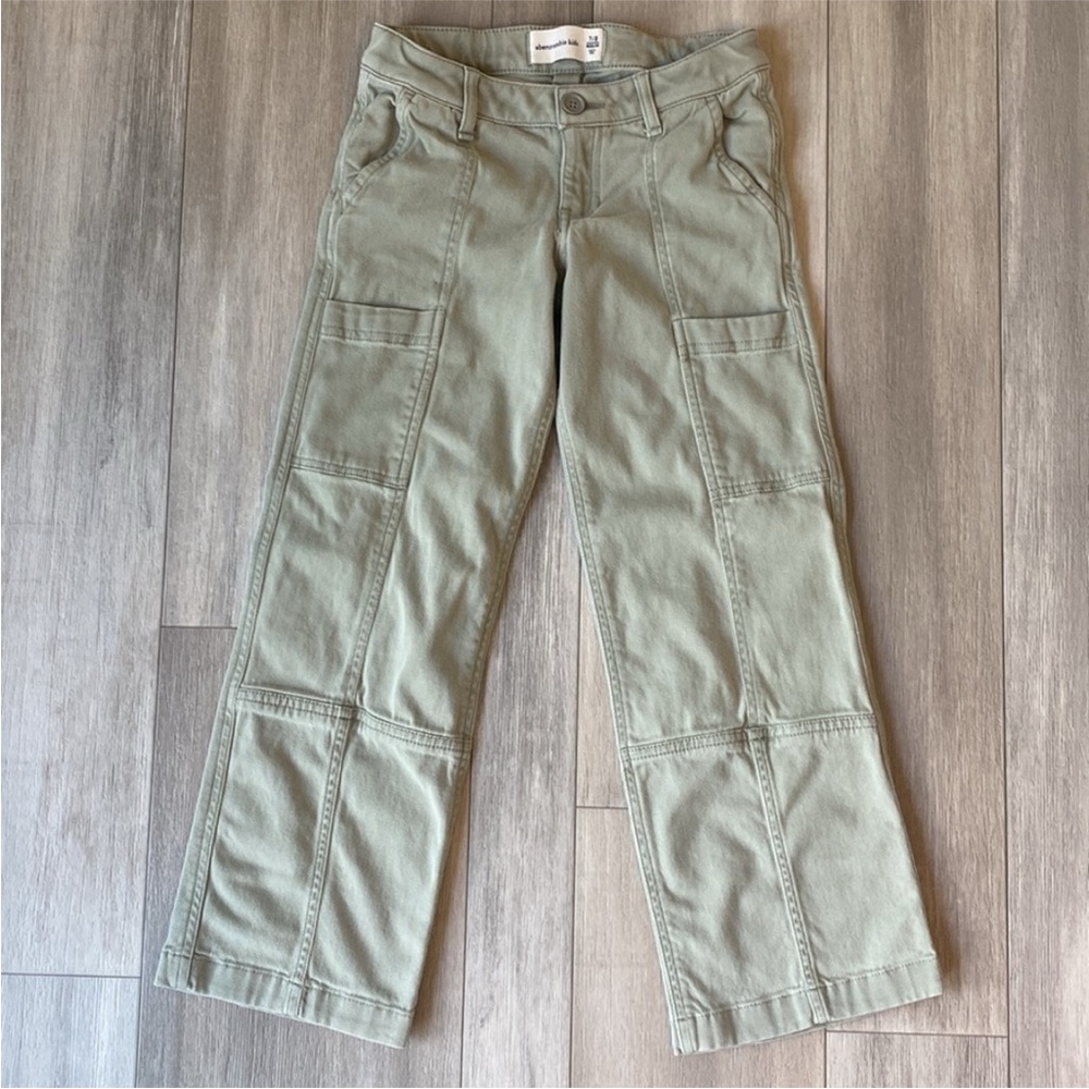 Girls Abercrombie and Fitch Jeans - Picture 6 of 8